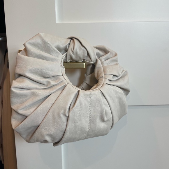 Cream croissant bag clutch - Picture 2 of 3